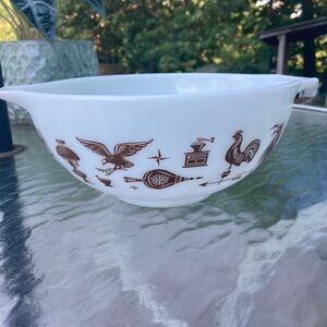 Vintage Pyrex 11” American Pattern Spout and Handle Ovenware Serving Bowl